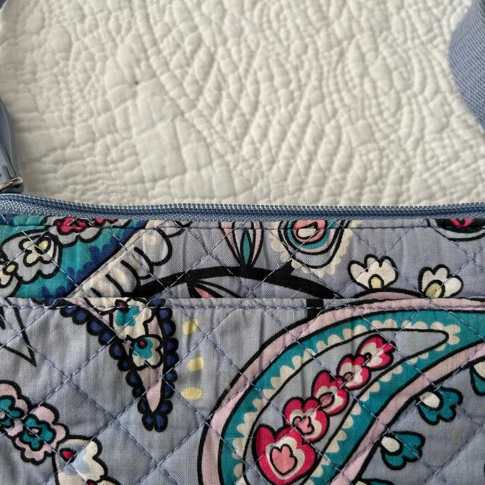 Vera Bradley RFID crossbody bag in Makani paisley pattern. Nice used shape! - Picture 9 of 15